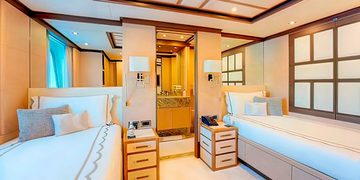 Аренда мега яхты Benetti Crystal 140 - Nela во Франции